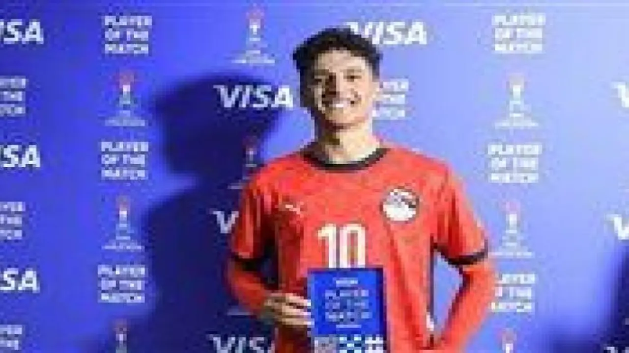 موافقة نهائية.. محمد عبدالله يرحل عن الأهلي بنظام الإعارة بعد جلسة الإقناع